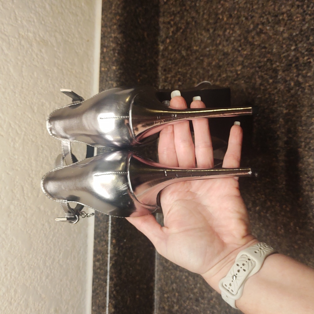 Sale!🔥G by Guess Silver Mirror Metallic Stiletto High Heels EUC! - Picture 9 of 13